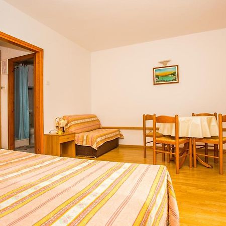 Apartmani Pava Омиш Экстерьер фото