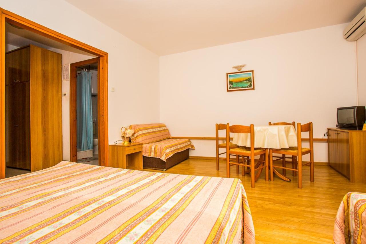 Apartmani Pava Омиш Экстерьер фото