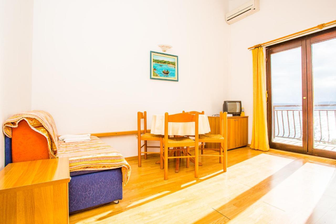 Apartmani Pava Омиш Экстерьер фото