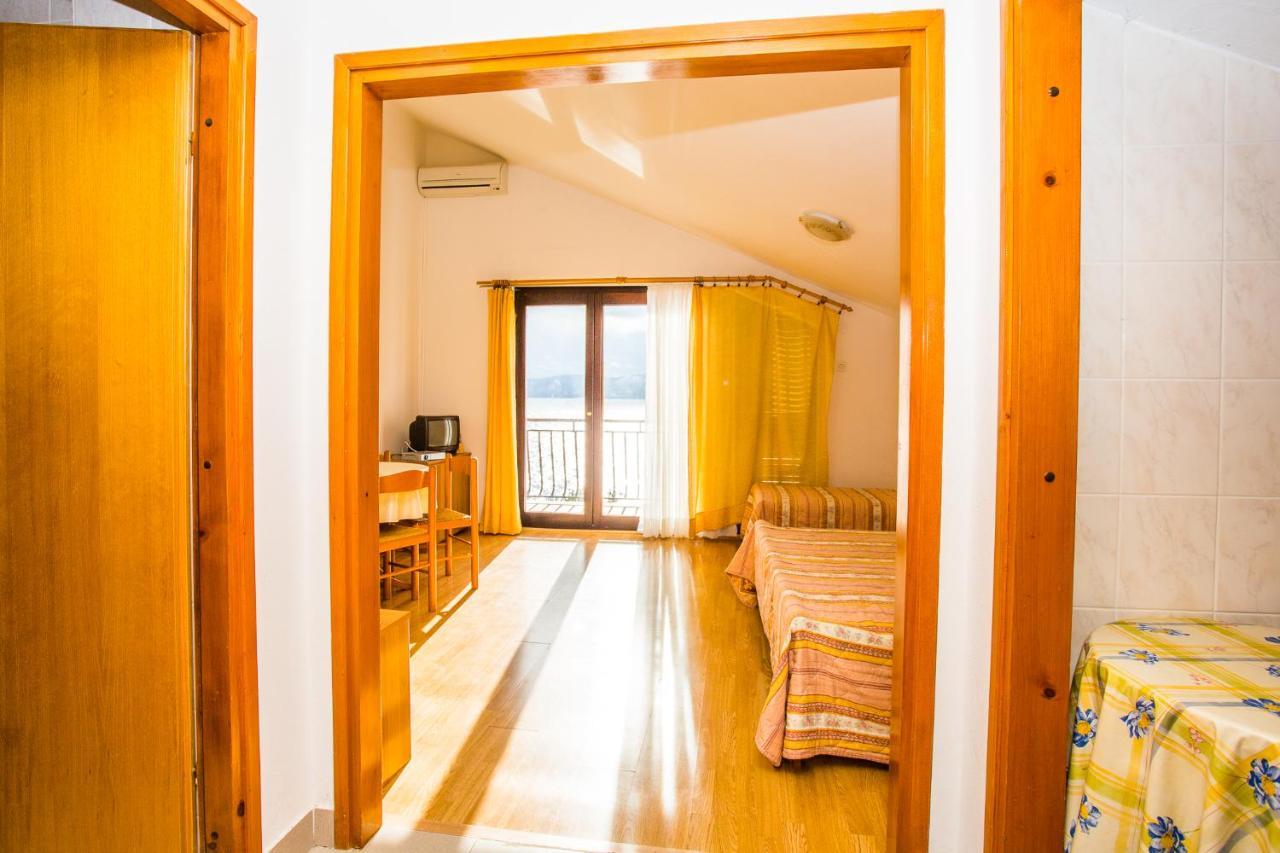 Apartmani Pava Омиш Экстерьер фото