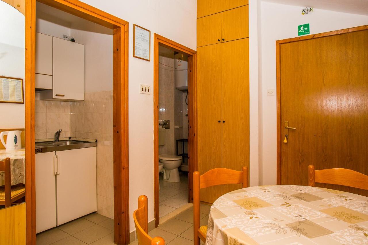 Apartmani Pava Омиш Экстерьер фото