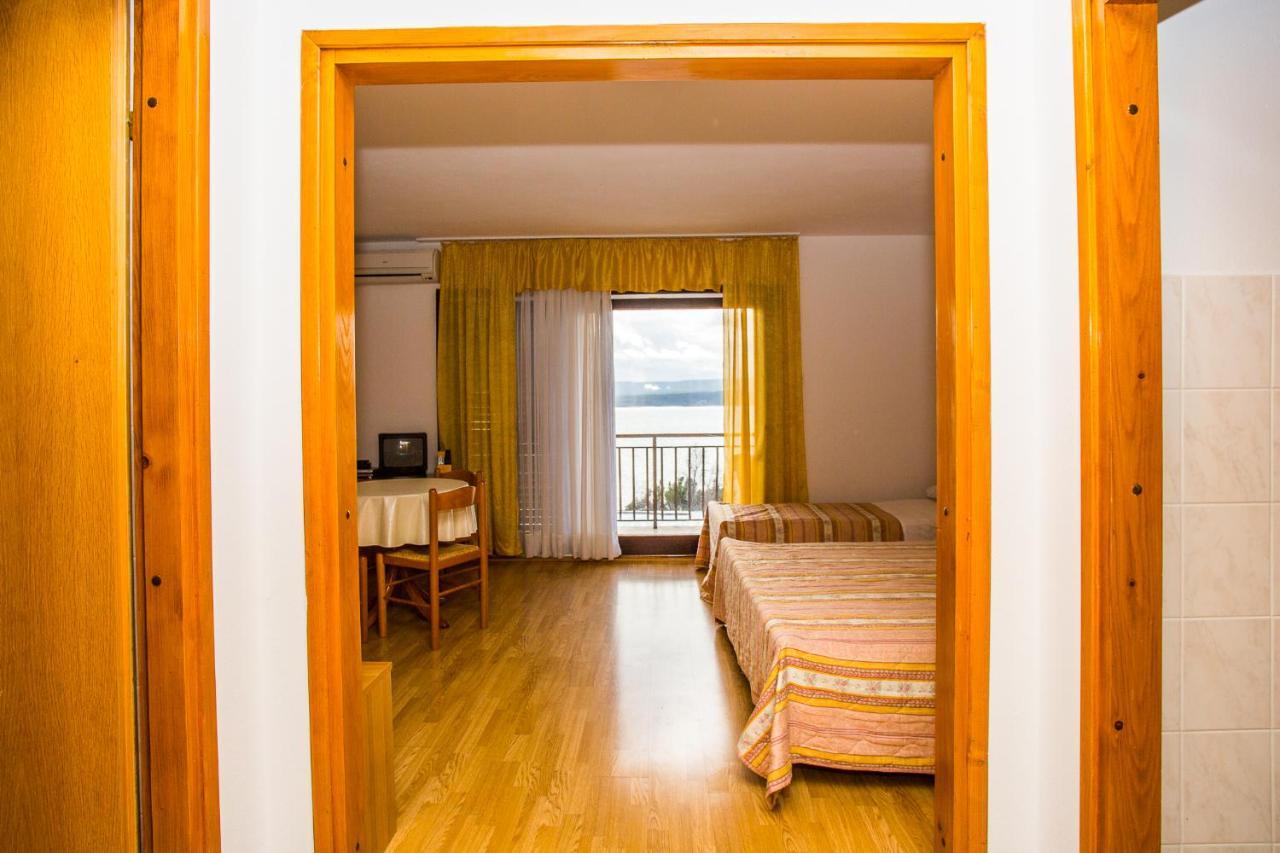 Apartmani Pava Омиш Экстерьер фото