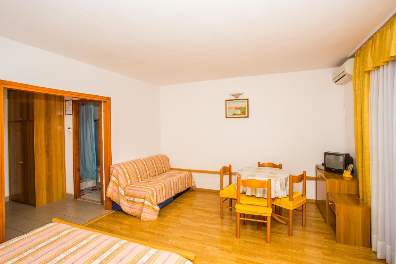 Apartmani Pava Омиш Экстерьер фото