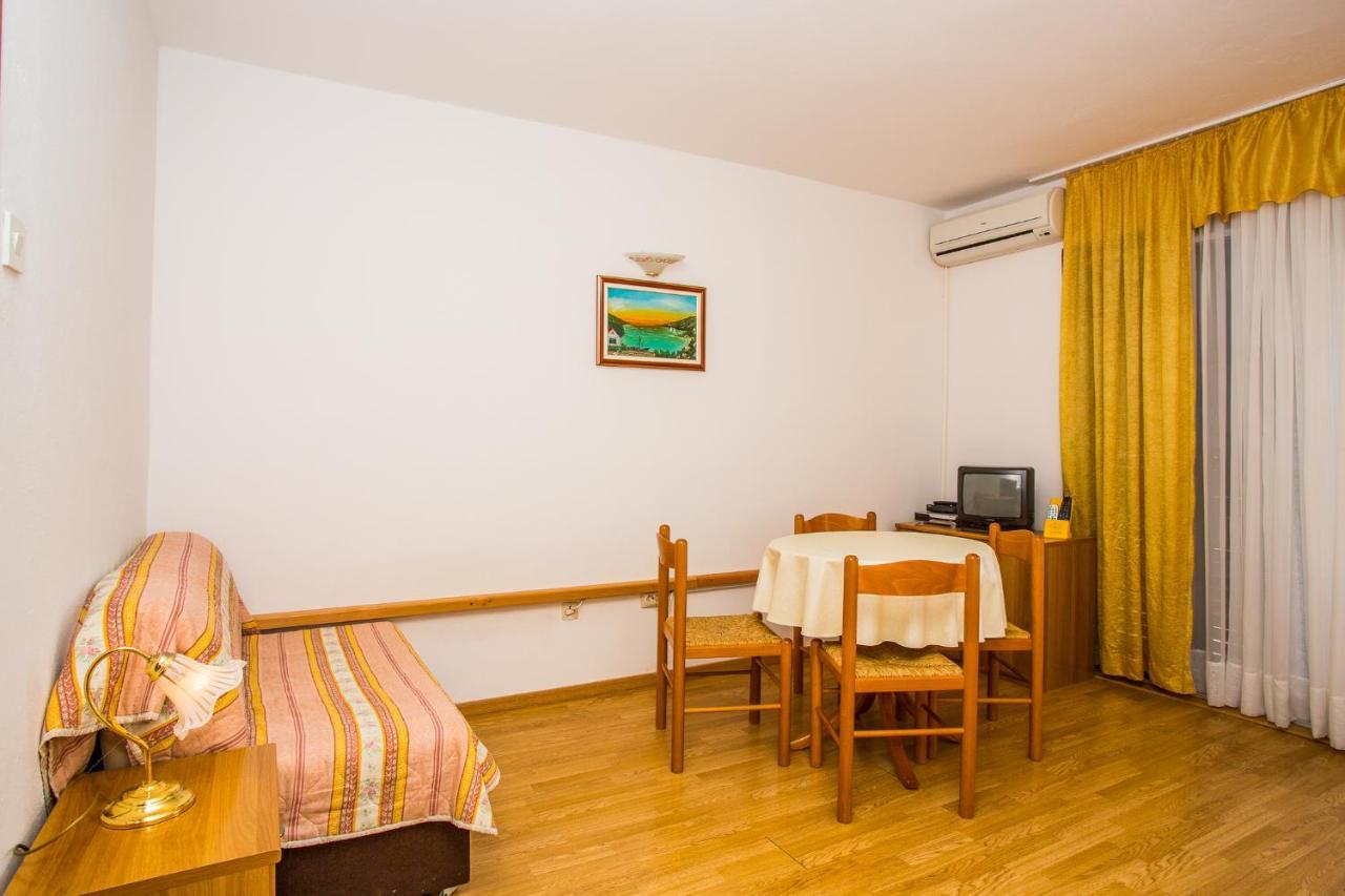 Apartmani Pava Омиш Экстерьер фото