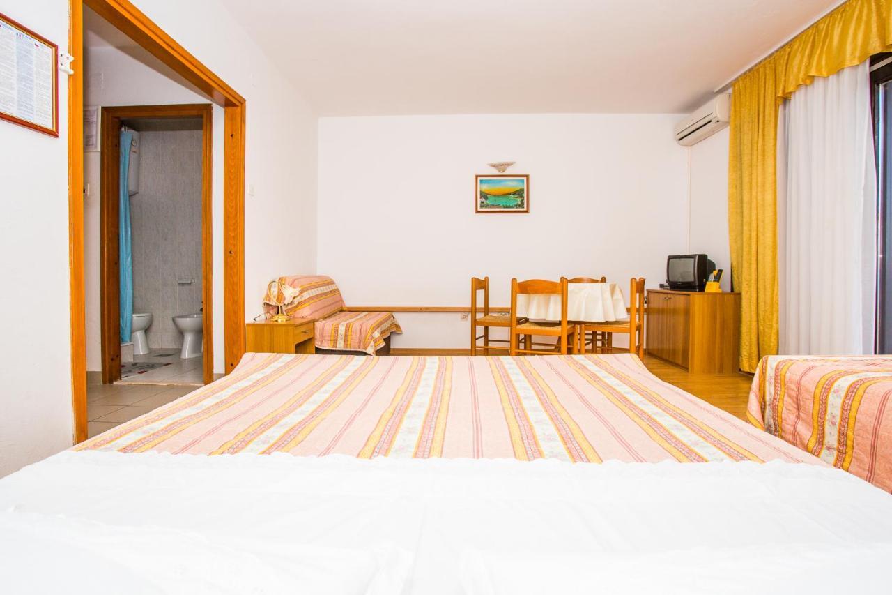 Apartmani Pava Омиш Экстерьер фото