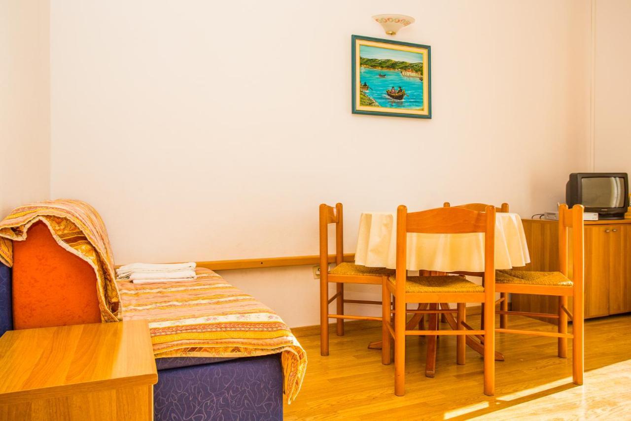 Apartmani Pava Омиш Экстерьер фото