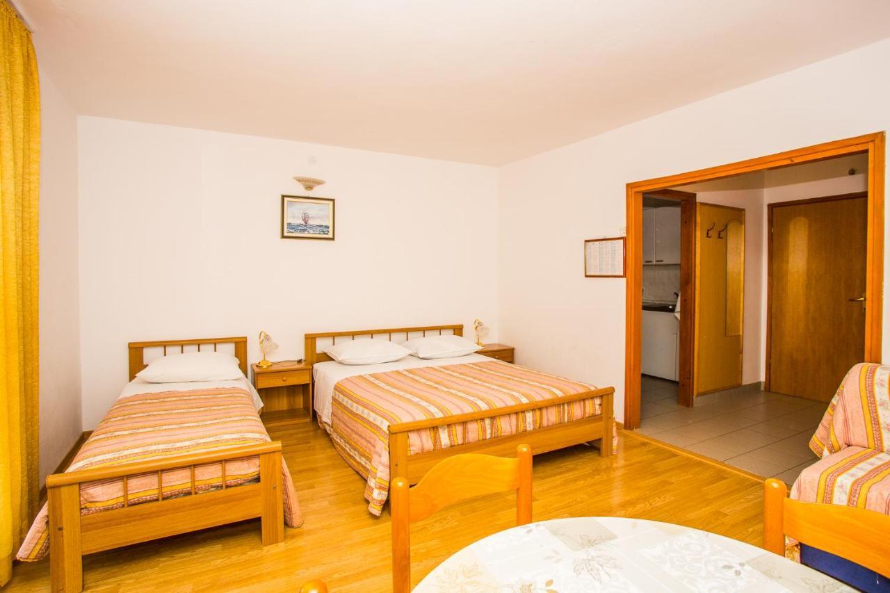 Apartmani Pava Омиш Экстерьер фото